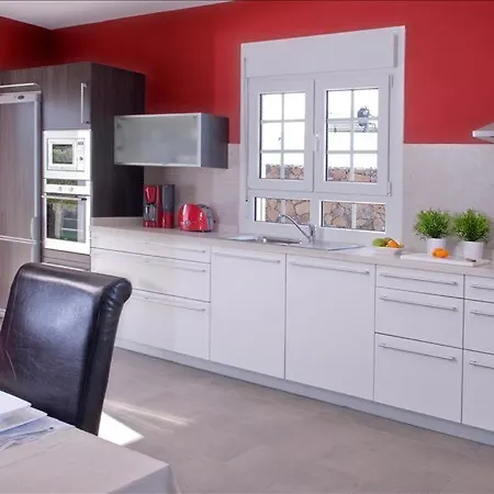Casa Volcanes - 3 Bedroom - Perfect For Families - Table Tennis Villa *